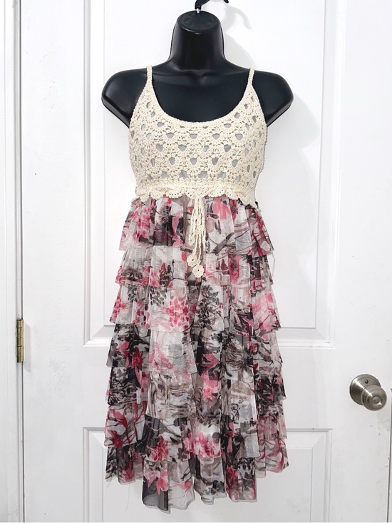 J Gee Dresses & Skirts - J Gee summer dress features a layered pink and black floral skirt, crochet top
